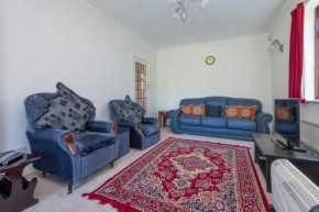 Lovely home in Ilford with parking